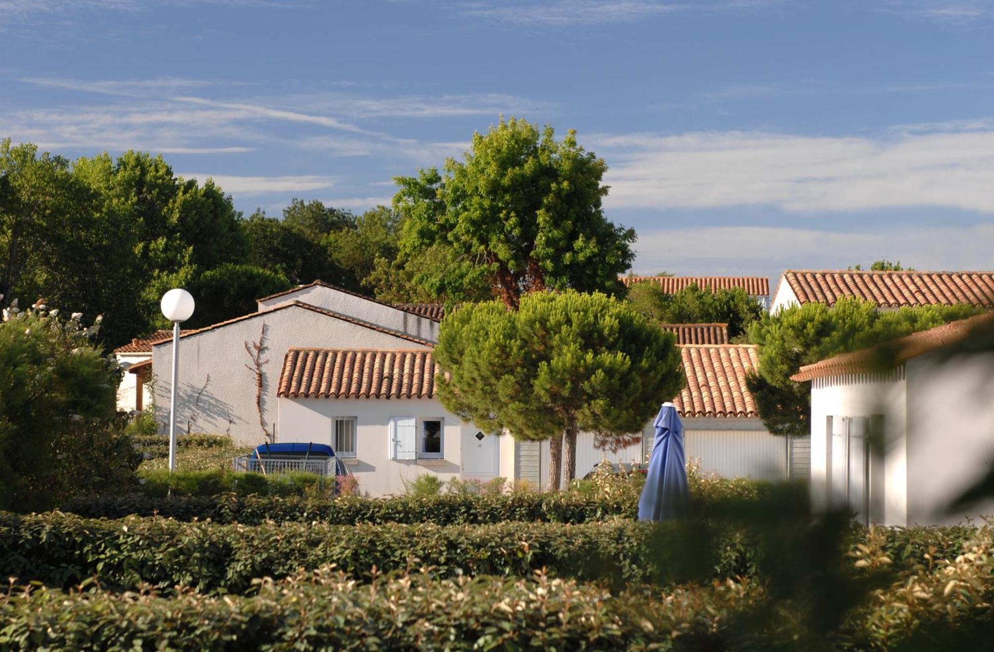 Le Château-dʼOléron Residence Odalys Le Village Des Amareyeurs מראה חיצוני תמונה